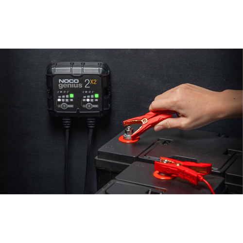 Genius&reg; 2X2 2-Bank, 4-Amp Battery Charger Sécurité Médic