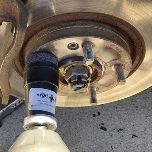 STUD KLEEN Impact-Driven Hub, Stud & Wheel Cleaning Tool Sécurité Médic