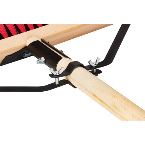 Balai-brosse &agrave; manche renforc&eacute;, 18", Moyen, Soies PVC Sécurité Médic