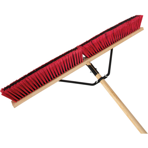 Balai-brosse &agrave; manche renforc&eacute;, 36", Moyen, Soies PVC Sécurité Médic