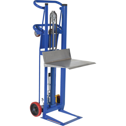 Gerbeur &agrave; plateforme hydraulique, M&eacute;canisme Pompe au pied, Capacit&eacute; de 750 lb, Levage max de 52" Sécurité Médic