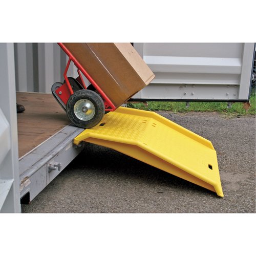 Portable Poly Shipping Container Ramp, 750 lbs. Capacity, 35" W x 36" L Sécurité Médic