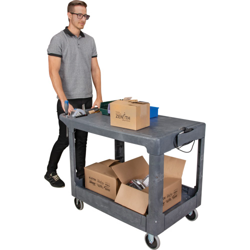 Chariot utilitaire pour l'entretien avec tablette plate, 2 tiers, 25-1/4" x 32-1/4" x 44", Capacit&eacute; 550 lb Sécurité Médic