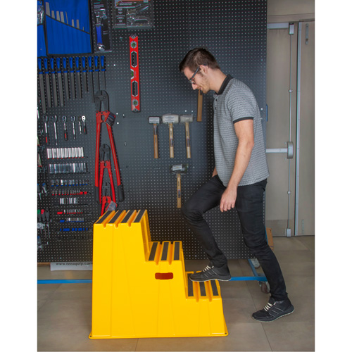 Industrial Step Stool, 3 Steps, 34-13/16" x 22-7/16" x 28-1/2" High Sécurité Médic