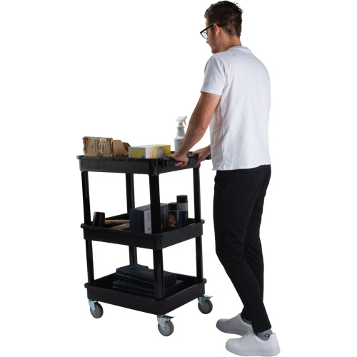 Chariot utilitaire avec tablette &agrave; bordure profonde, 3 tiers, 19" x 39-1/2" x 28-1/4", Capacit&eacute; 330 lb Sécurité Médic