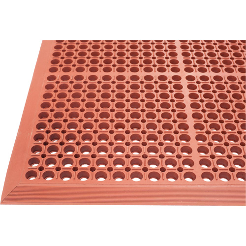 Competitor Series Mats, Slotted, 3' x 5' x 7/8", Orange, Natural Rubber Sécurité Médic