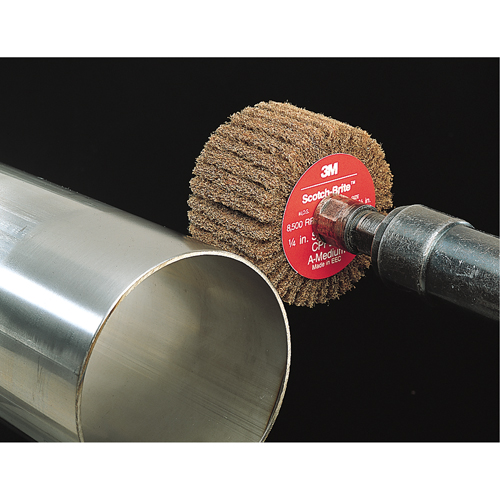Brosses &agrave; lamelles Scotch-Brite, 2" dia. x 1" la, Arbre 1/4", Oxyde d'aluminium Sécurité Médic