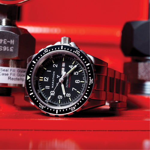 Tr&egrave;s grande montre automatique avec jour/date avec bracelet en acier inoxydable, Num&eacute;rique, &agrave; piles, 46 mm, Argent Sécurité Médic