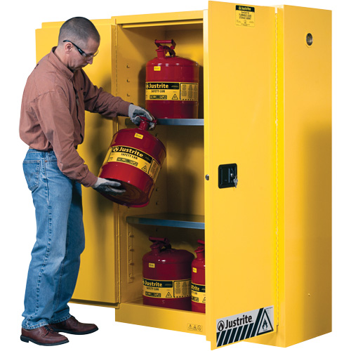 Armoires Sure-Grip EX pour produits inflammables, 45 gal., 2 Porte(s), 43" La x 65" h x 18" p Sécurité Médic