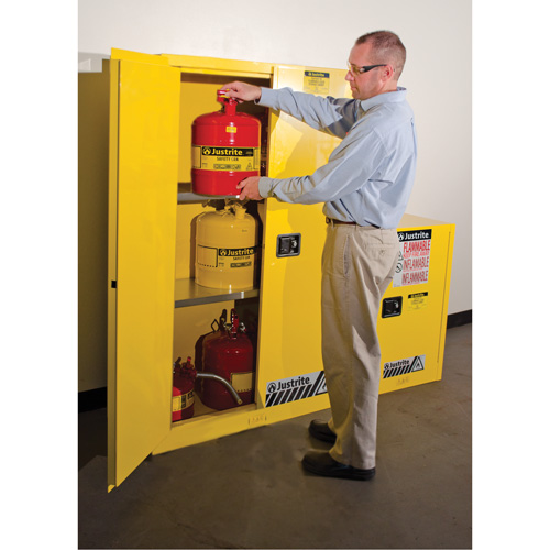Armoires Sure-Grip EX pour produits inflammables, 45 gal., 2 Porte(s), 43" La x 65" h x 18" p Sécurité Médic