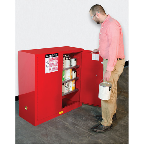 Armoire de s&eacute;curit&eacute; pour la peinture et les encres combustibles EX Sure-Grip, 40 gal., 3 tablettes Sécurité Médic