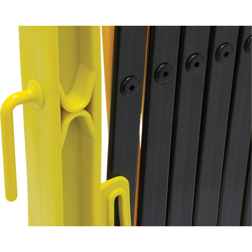 Xpandit Barricade, 36" H x 11.5' L, Black/Yellow Sécurité Médic