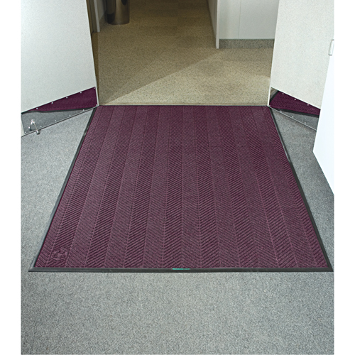 Waterhog&reg; Eco Elite Matting, Wiper/Scraper, 3' x 20' x 3/8", Maroon Sécurité Médic