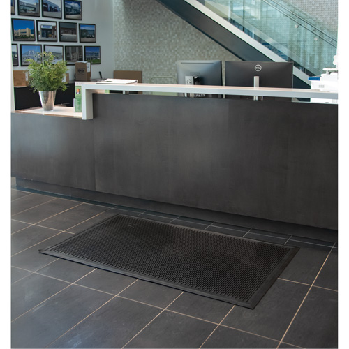 Low-Profile Matting, Rubber, Scraper Type, Solid Pattern, 3' x 5', Black Sécurité Médic