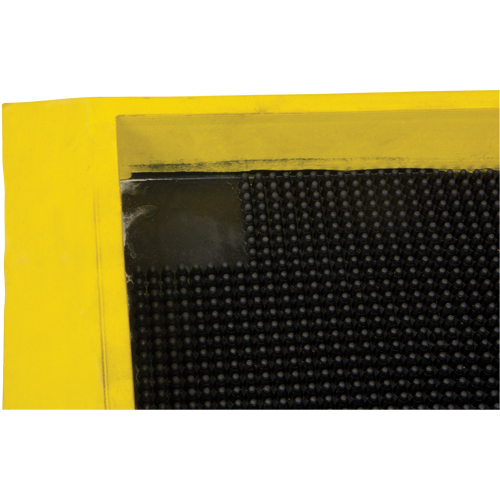 Foot Sanitizing Matting, Rubber, 2-2/3' W x 3-1/4' L x 2-1/2" Thick, Yellow Sécurité Médic