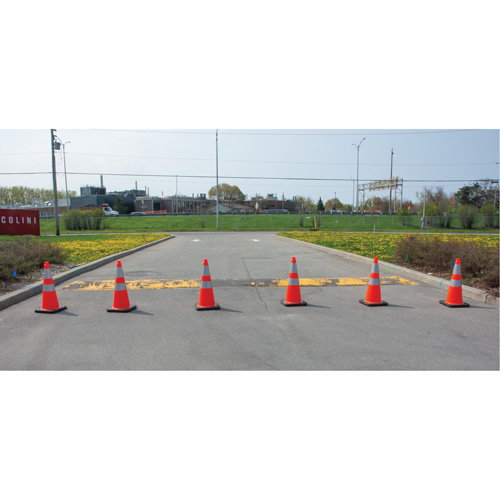 C&ocirc;ne de signalisation, 28", Orange, Bande(s) r&eacute;fl&eacute;chissante(s) 4" & 6" Sécurité Médic