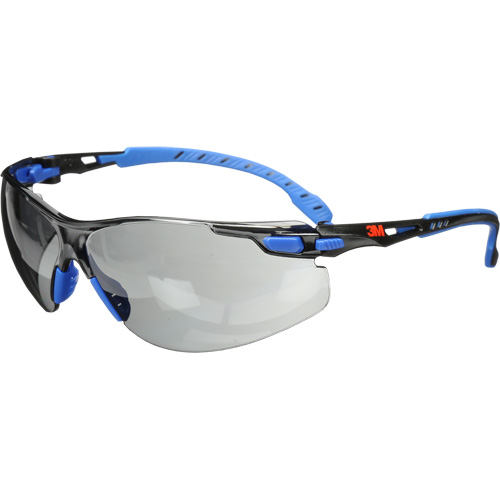 Lunettes de s&eacute;curit&eacute; Solus avec lentilles Scotchgard, Lentille Grise/fum&eacute;e, Antibu&eacute;e, R&eacute;pond ou surpasse la norme CSA Z94.3 Sécurité Médic