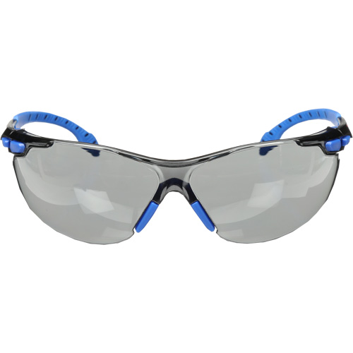 Lunettes de s&eacute;curit&eacute; Solus avec lentilles Scotchgard, Lentille Grise/fum&eacute;e, Antibu&eacute;e, R&eacute;pond ou surpasse la norme CSA Z94.3 Sécurité Médic