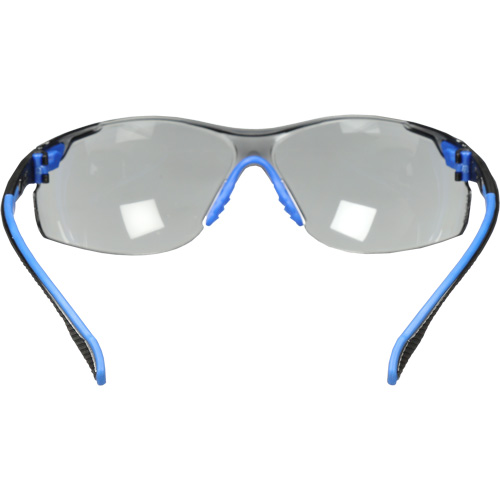 Lunettes de s&eacute;curit&eacute; Solus avec lentilles Scotchgard, Lentille Grise/fum&eacute;e, Antibu&eacute;e, R&eacute;pond ou surpasse la norme CSA Z94.3 Sécurité Médic
