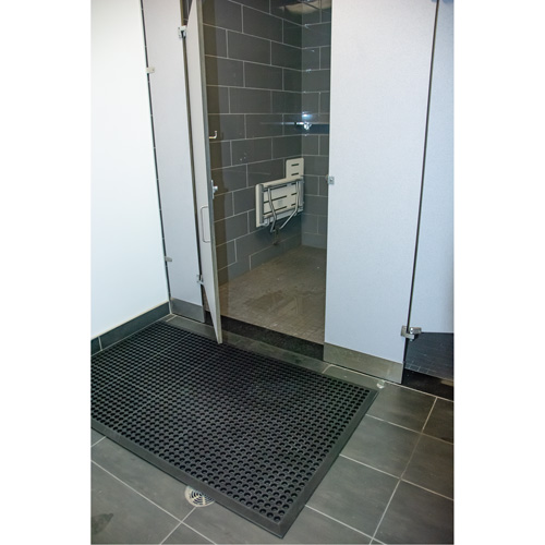 Tapis d'entr&eacute;e ext&eacute;rieure, Caoutchouc, Grattoir Type, Motif Textur&eacute;, 2' x 2-2/3', Noir Sécurité Médic