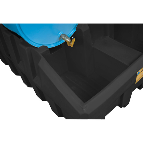 EcoPolyBlend Drum Management Base, 59" L x 49" W x 26" H, 66 US gal. Capacity Sécurité Médic