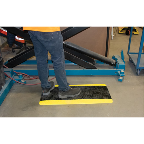 Anti-Fatigue Matting, Diamond, 1-2/3' x 3-1/4' x 3/4", Black/Yellow, Polyurethane Sécurité Médic