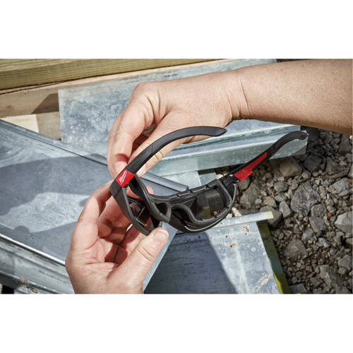 Lunettes de s&eacute;curit&eacute; performantes avec joint, Lentille Noir, Polaris&eacute;, R&eacute;pond ou surpasse la norme CSA Z94.3 Sécurité Médic
