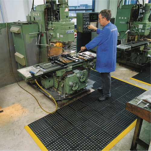 Tapis antifatigue &agrave; imbrication Cushion-Ease 550, &agrave; fentes, 3' x 3' x 3/4", Noir, Caoutchouc Sécurité Médic