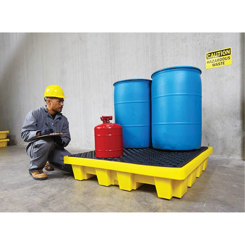 Ultra-Spill Pallet emboitable, 4 barils, Capacit&eacute; de d&eacute;versement 66 gal. US, 51" x 51" x 10" Sécurité Médic