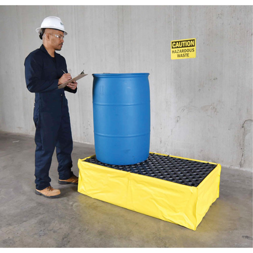Ultra-Spill Pallet flexible, 2 barils, Capacit&eacute; de d&eacute;versement 66 gal. US, 48" x 24" x 14" Sécurité Médic