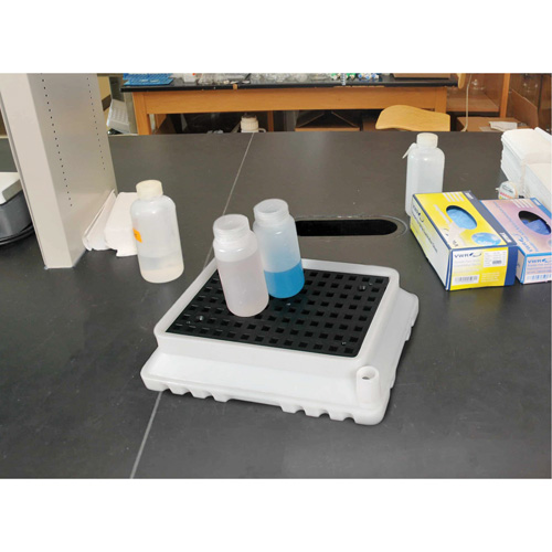 P2 Ultra-Spill Tray, 17" lo x 12" la x 4" h, Cap. de d&eacute;versement 1,8 gal. US Sécurité Médic