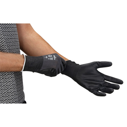 Gants &eacute;cologiques enduits et perm&eacute;ables &agrave; l'air, 9, R&ecirc;vetement Mousse de nitrile, Calibre 21, Enveloppe en Nylon/rPET Sécurité Médic