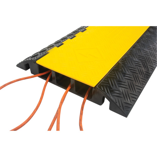 Polyurethane Cable Protector, 3 Channels, 35.43" L x 19.69" W x 3" H Sécurité Médic