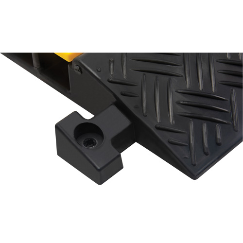 Polyurethane Cable Protector, 3 Channels, 35.43" L x 19.69" W x 3" H Sécurité Médic