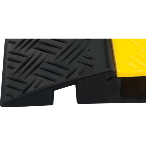 Polyurethane Cable Protector, 3 Channels, 35.43" L x 19.69" W x 3" H Sécurité Médic