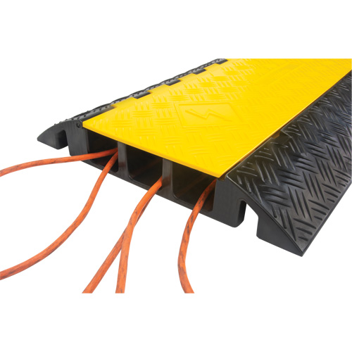 Polyurethane Cable Protector, 5 Channels, 35.43" L x 19.69" W x 2" H Sécurité Médic