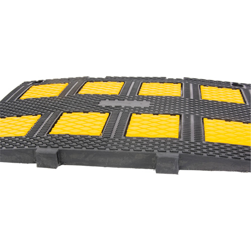 Middle Speed Hump, Rubber, 3' L x 20" W x 2" H Sécurité Médic