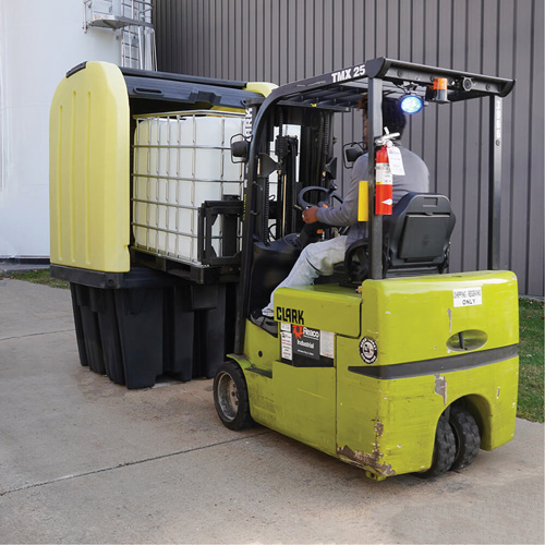Yellow Roll Top Hardcover Spill Pallet with Drain, 65" L x 65" W x 101" H, 5000 lbs. Load Capacity Sécurité Médic