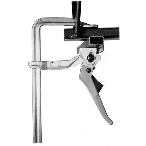 Serre-joints &agrave; levier (s&eacute;rie LC), 8" (203,2 mm), Force de serrage 660 lb Sécurité Médic