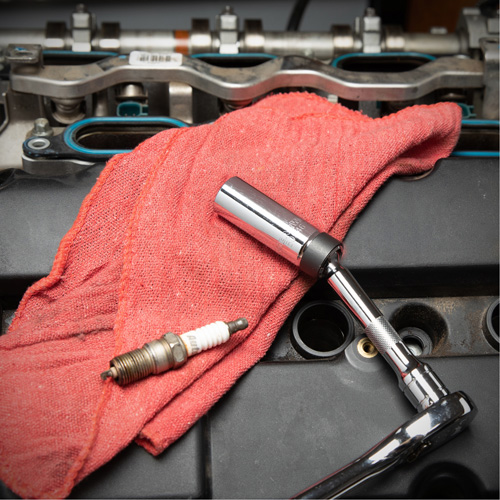 6-Point Magnetic Swivel Spark Plug Socket  Sécurité Médic