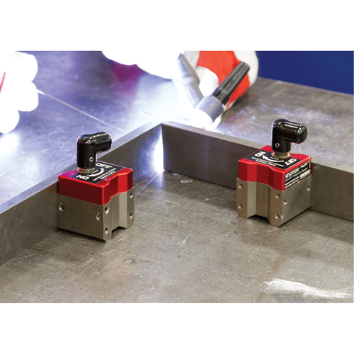 Mag90 On/Off Magnetic Squares, 1-1/2" L x 1-1/2" W x 2-3/4" H, 150 lbs. Sécurité Médic