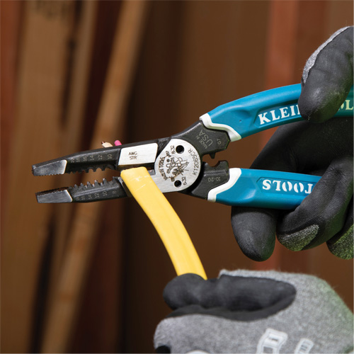 Klein-Kurve&reg; Heavy-Duty Wire Stripper, Cutter & Crimper Multi-Tool, 8-1/4" L, 8 - 20 AWG Sécurité Médic