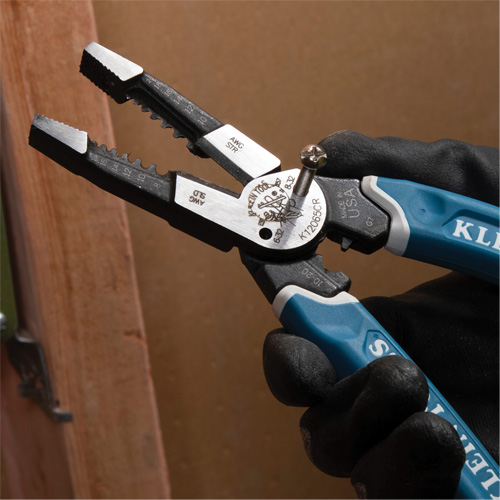 Klein-Kurve&reg; Heavy-Duty Wire Stripper, Cutter & Crimper Multi-Tool, 8-1/4" L, 8 - 20 AWG Sécurité Médic
