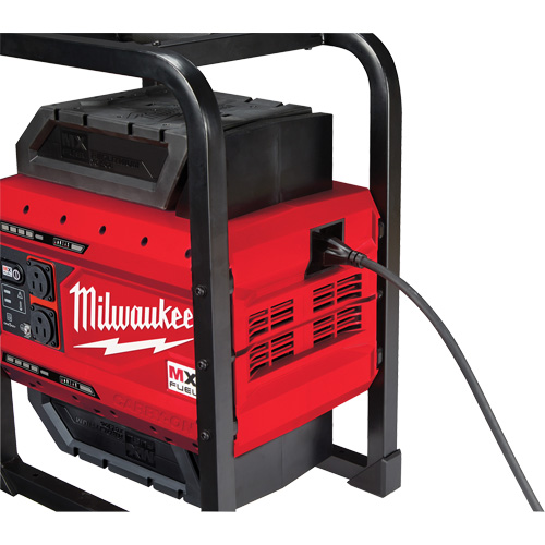 MX Fuel Carry-On Power Supply, 1800 W/3600 W, Lithium Ion, 20-4/5" H x 12" W x 15" D, 49.7 lbs. Sécurité Médic