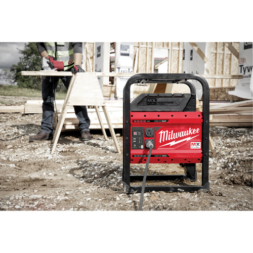 MX Fuel Carry-On Power Supply, 1800 W/3600 W, Lithium Ion, 20-4/5" H x 12" W x 15" D, 49.7 lbs. Sécurité Médic