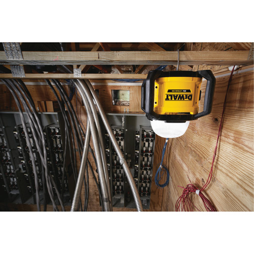 Baladeuse polyvalent sans fil Tool Connect 20V Max, DEL, 5000 lumens, Boîtier en Plastique Sécurité Médic