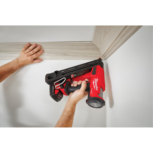 M18 Fuel 16 Gauge Angled Finish Nailer (Tool Only), 18 V, Lithium-Ion Sécurité Médic