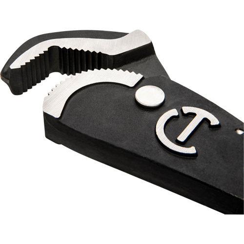 Cl&eacute; bimat&eacute;riau auto-ajustable pour tuyau, Cap des m&acirc;choires 1-1/2", Longueur 12", Fini Oxyde noir, Prise Coussin&eacute;e Sécurité Médic