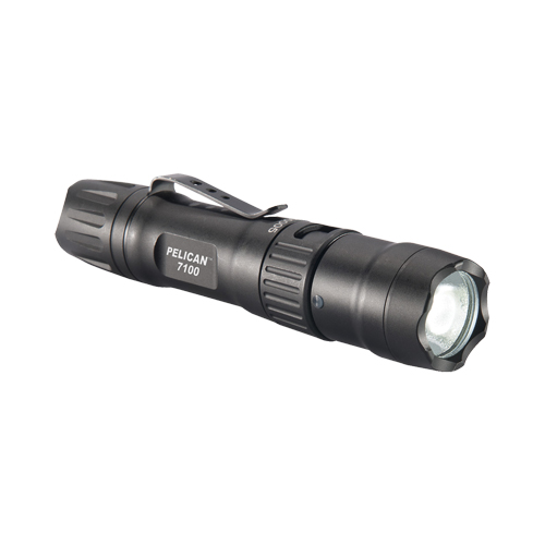 Lampe de poche tactique 7100, DEL, 695 lumens, Piles AA Sécurité Médic