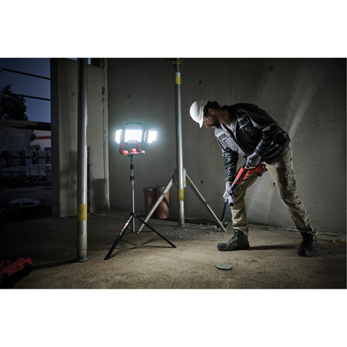 Lampe de travail &agrave; DEL professionnelle &agrave; panneaux pliants lumens sans fil 18V sur tr&eacute;pied, DEL, 3600 lumens Sécurité Médic